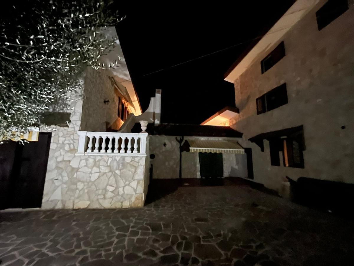Case Vacanza E Camere In Villa Isabella Con Parcheggio Custodito E Wifi Gioia Del Colle Exterior foto