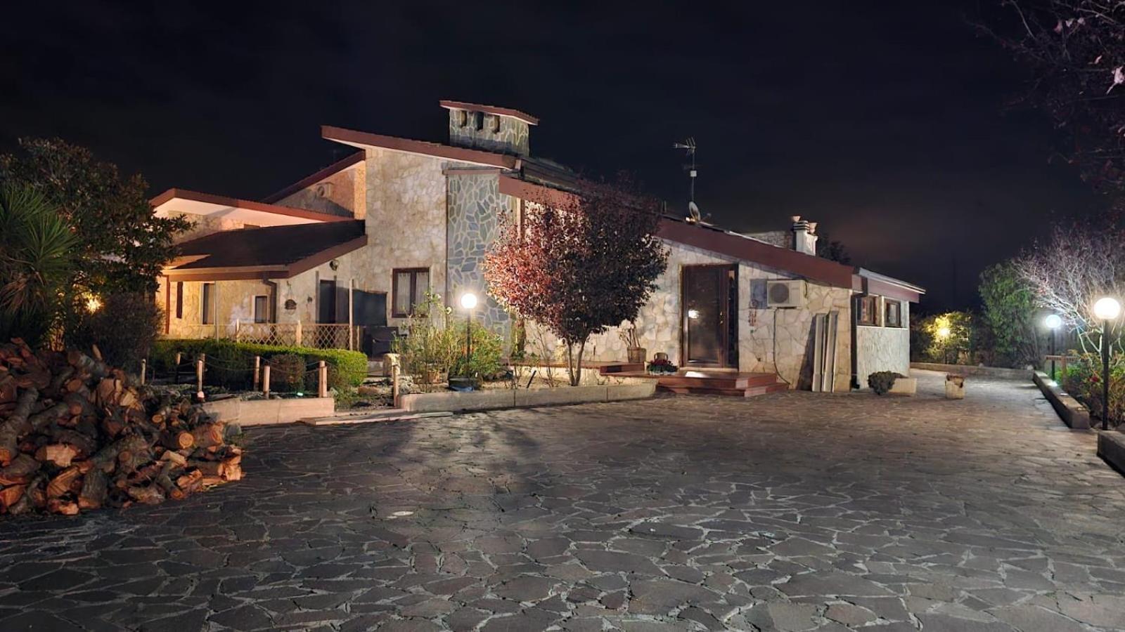 Case Vacanza E Camere In Villa Isabella Con Parcheggio Custodito E Wifi Gioia Del Colle Exterior foto